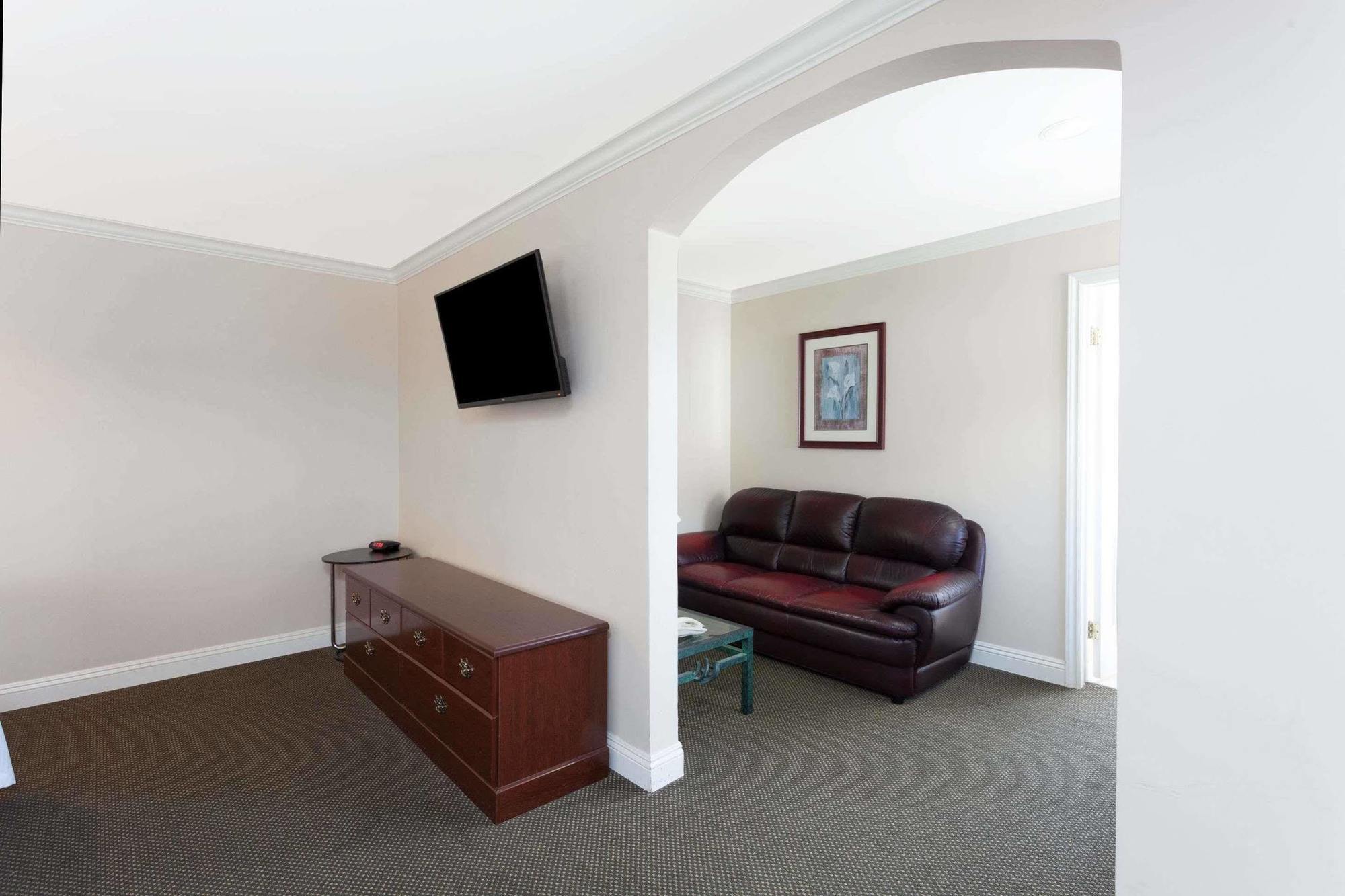 Hotel Knights Angeles / Convention Center Area 2*